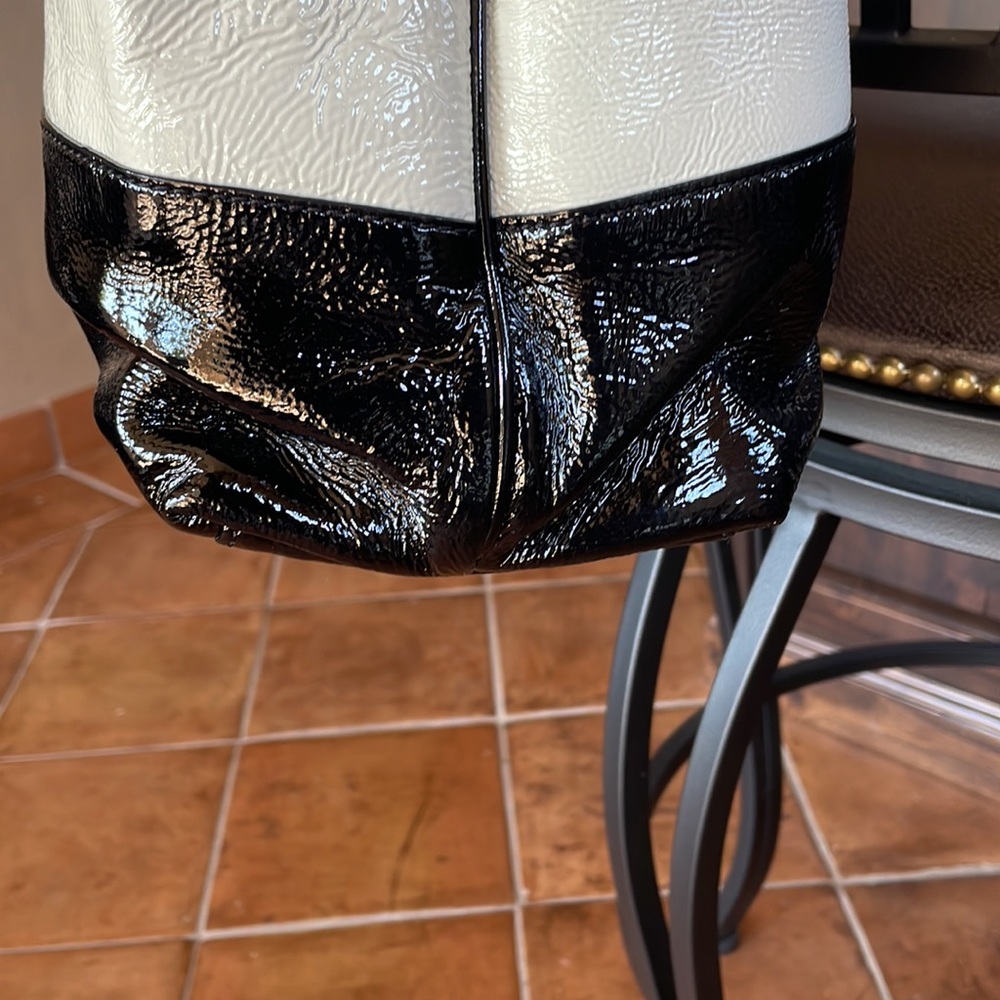 Kate Spade Tote - Picture 9 of 15